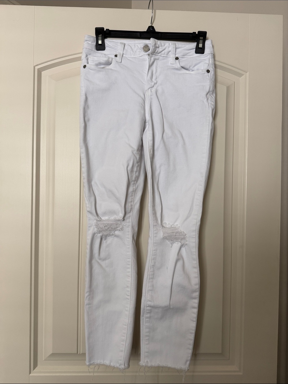 PAIGE White Skinny Jeans with Knee Distress
